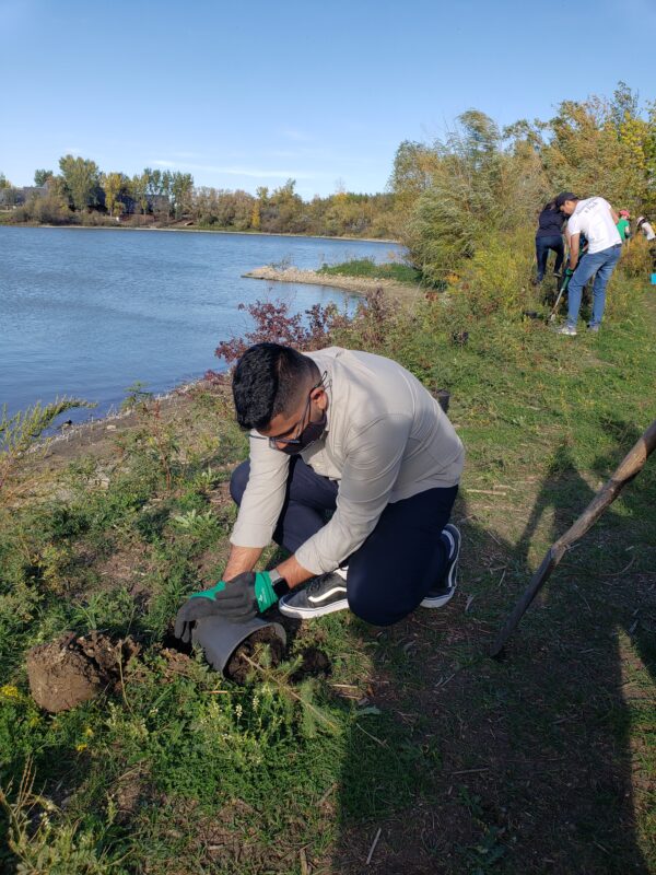 UM students planting event 3